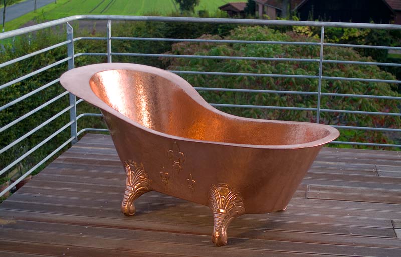 Freestanding luxury copper bathtub 